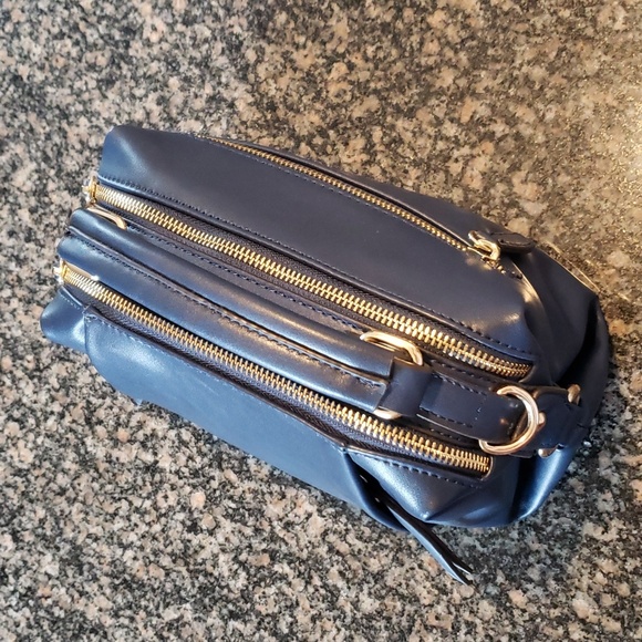 Sondra Roberts Crossbody - Picture 6 of 11